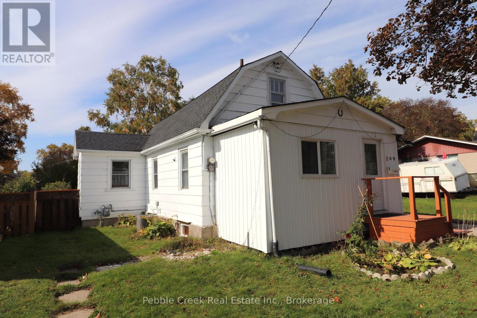 208 Hincks Street — photo 23