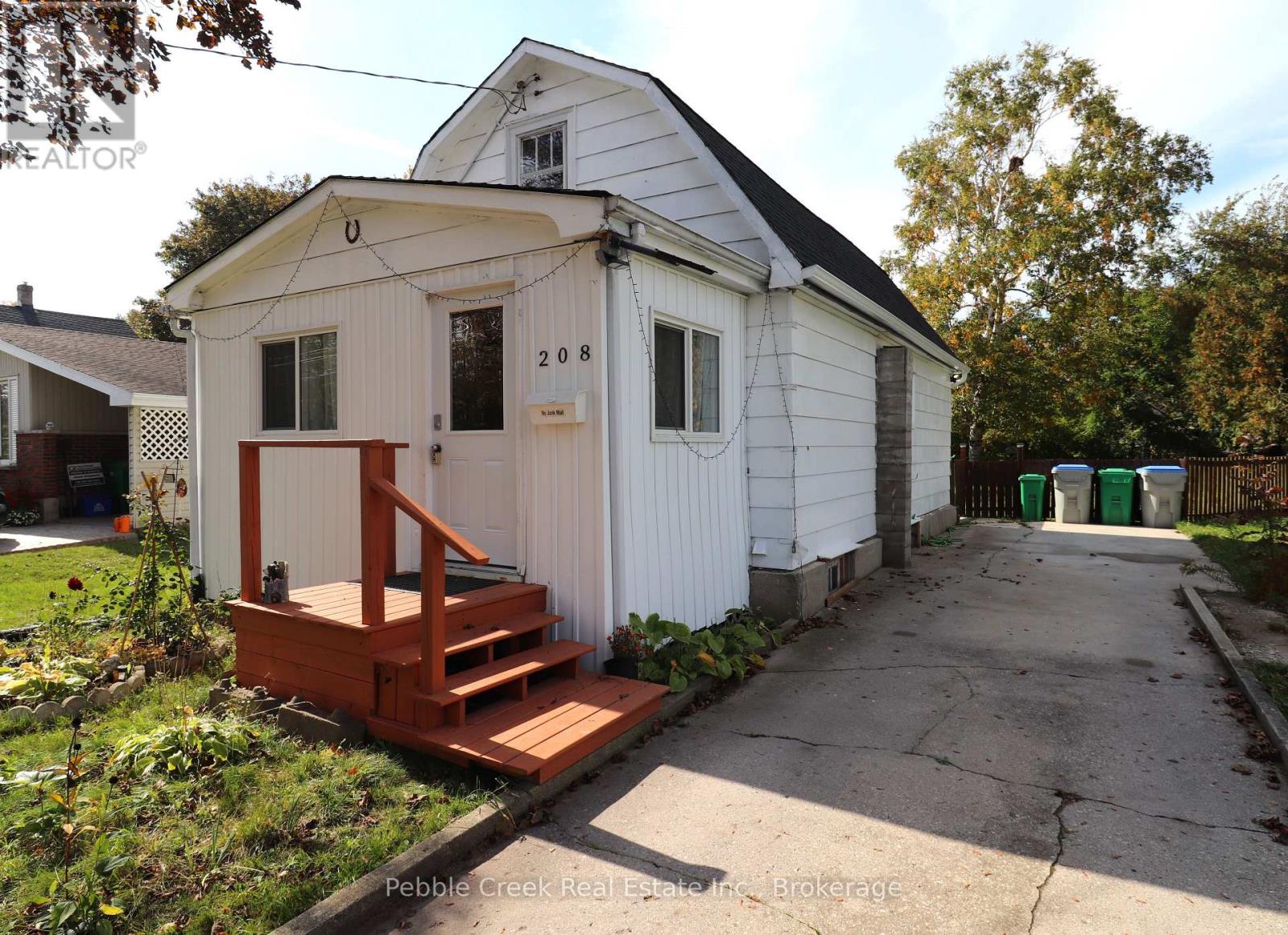 208 HINCKS STREET - 24