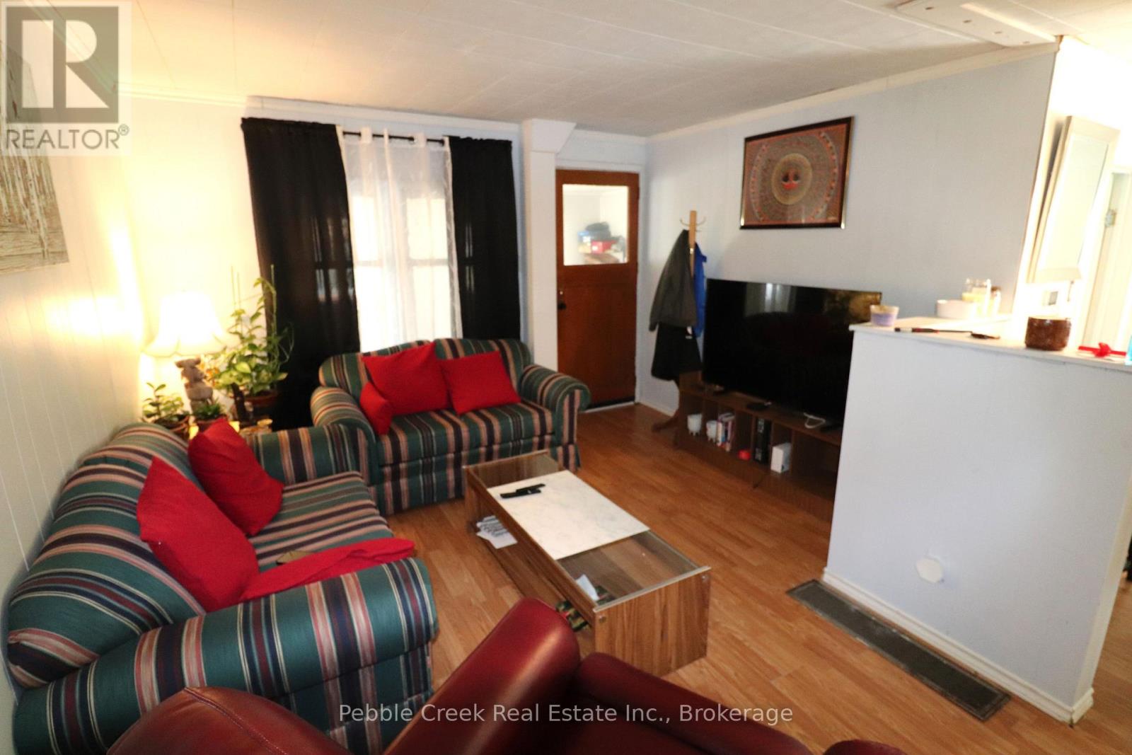 208 Hincks Street — photo 4