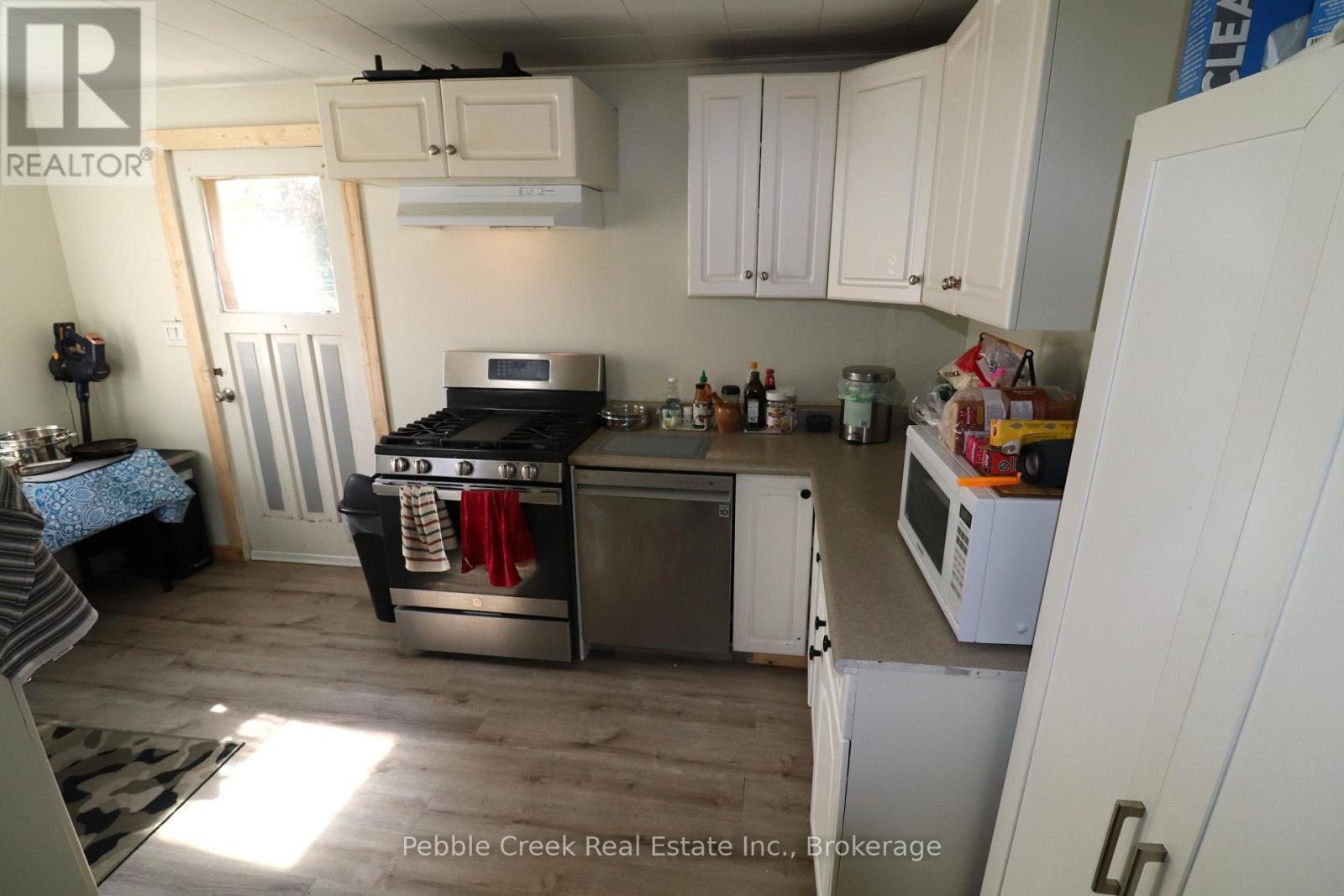 208 Hincks Street — photo 8