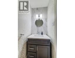 3pc Bathroom - 39 Oliver Court Se, Kitchener, ON N2N3E7 Photo 6