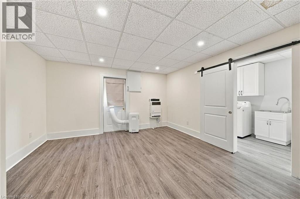 46 Grand River Street North — photo 18