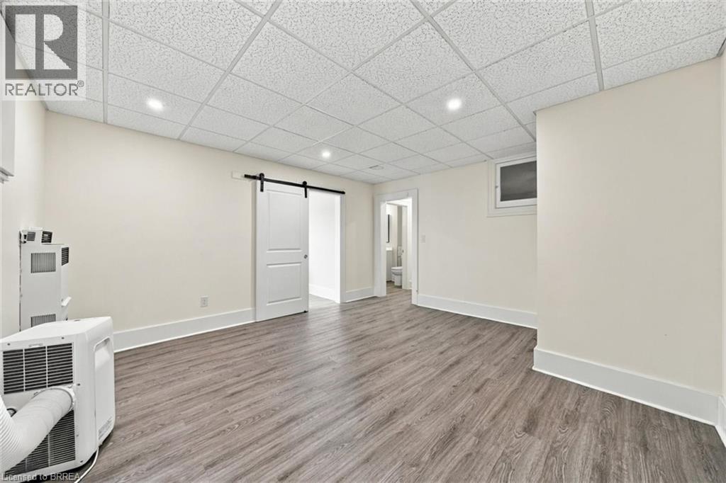 46 Grand River Street North — photo 19