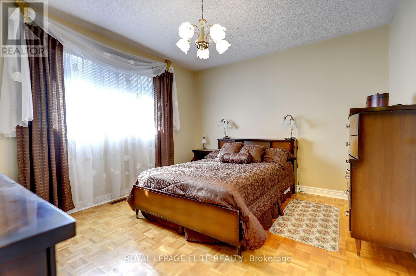 5 Pinecone Way East — photo 32