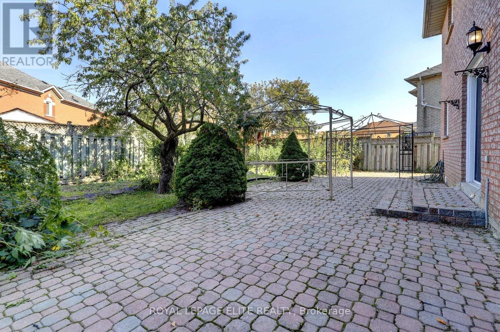5 Pinecone Way East — photo 48