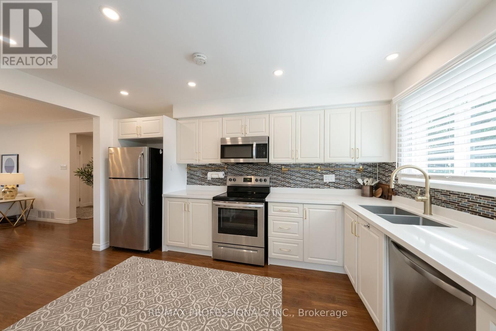 74 Crendon Drive, Toronto, ON photo 12