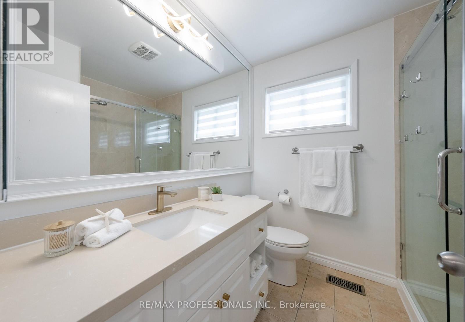 74 Crendon Drive, Toronto, ON photo 18