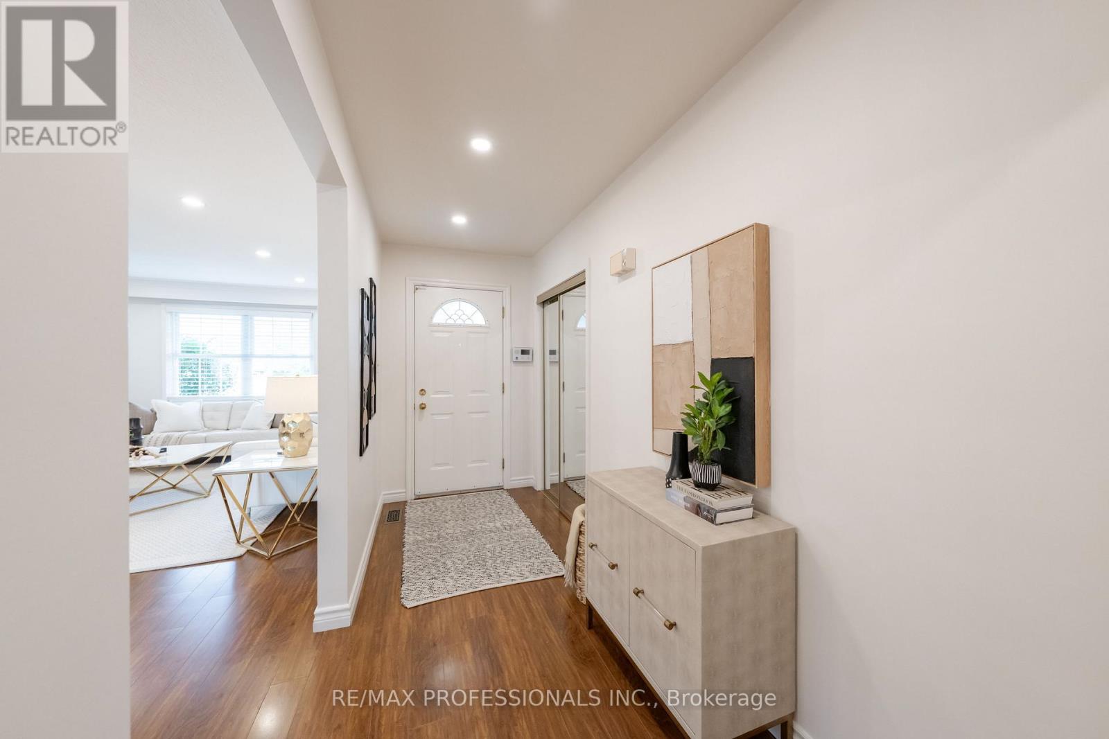 74 Crendon Drive, Toronto, ON photo 4