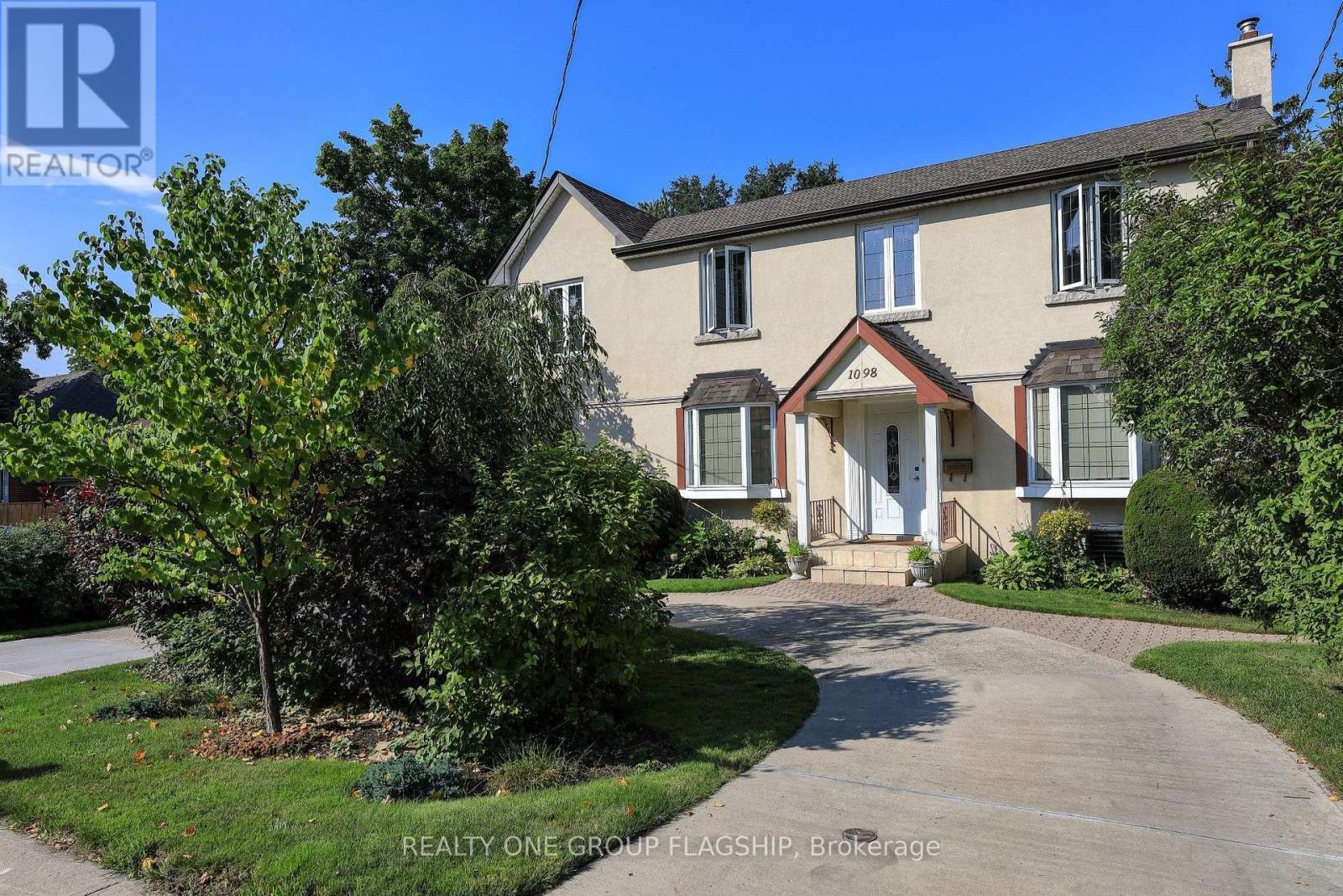 1098 Kipling Avenue, Toronto, ON photo 2