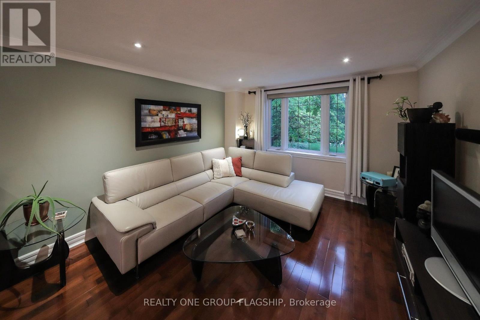 1098 Kipling Avenue, Toronto, ON photo 4