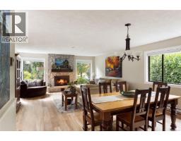 1089 Donwood Dr, Saanich, BC V8X4G3 Photo 17