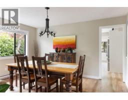 1089 Donwood Dr, Saanich, BC V8X4G3 Photo 18