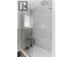 1089 Donwood Dr, Saanich, BC V8X4G3 Photo 20