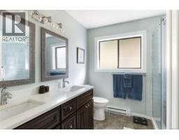 1089 Donwood Dr, Saanich, BC V8X4G3 Photo 21