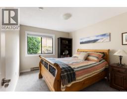 1089 Donwood Dr, Saanich, BC V8X4G3 Photo 27