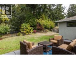 1089 Donwood Dr, Saanich, BC V8X4G3 Photo 31
