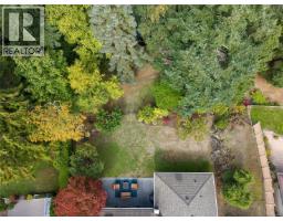 1089 Donwood Dr, Saanich, BC V8X4G3 Photo 34