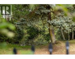 1089 Donwood Dr, Saanich, BC V8X4G3 Photo 38