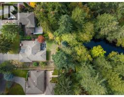 1089 Donwood Dr, Saanich, BC V8X4G3 Photo 39