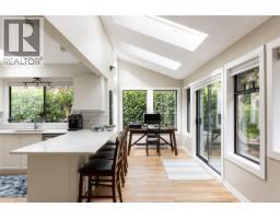 Eating area - 1089 Donwood Dr, Saanich, BC V8X4G3 Photo 8
