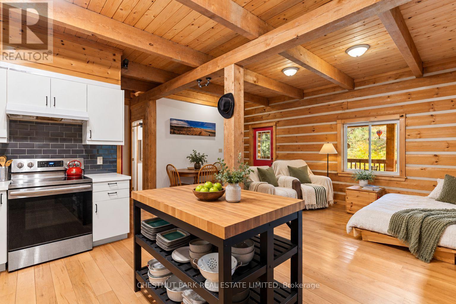4380 Kennisis Lake Road, Dysart et al, ON photo 2