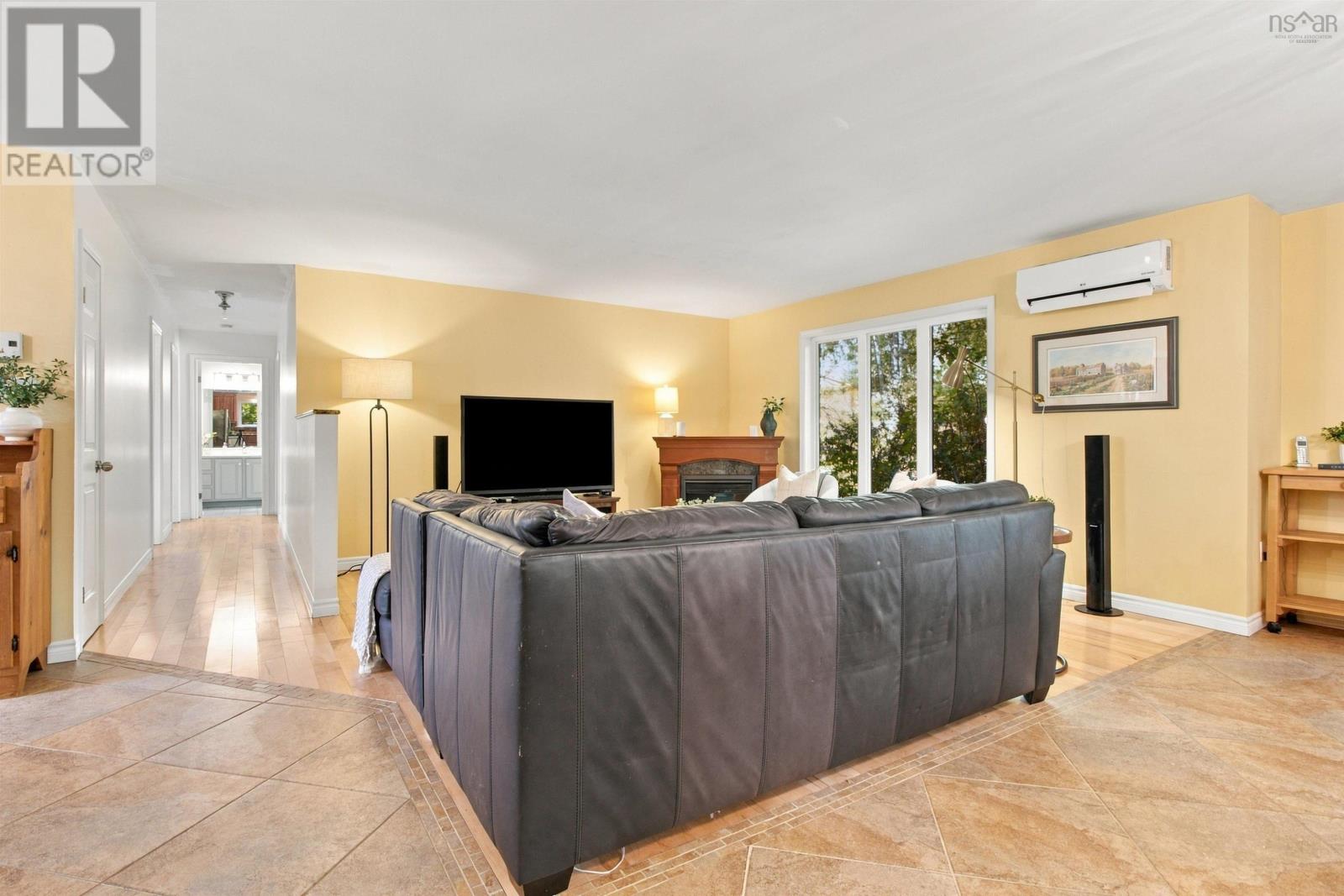 Property 7 of 43 of 226 Windsor Drive