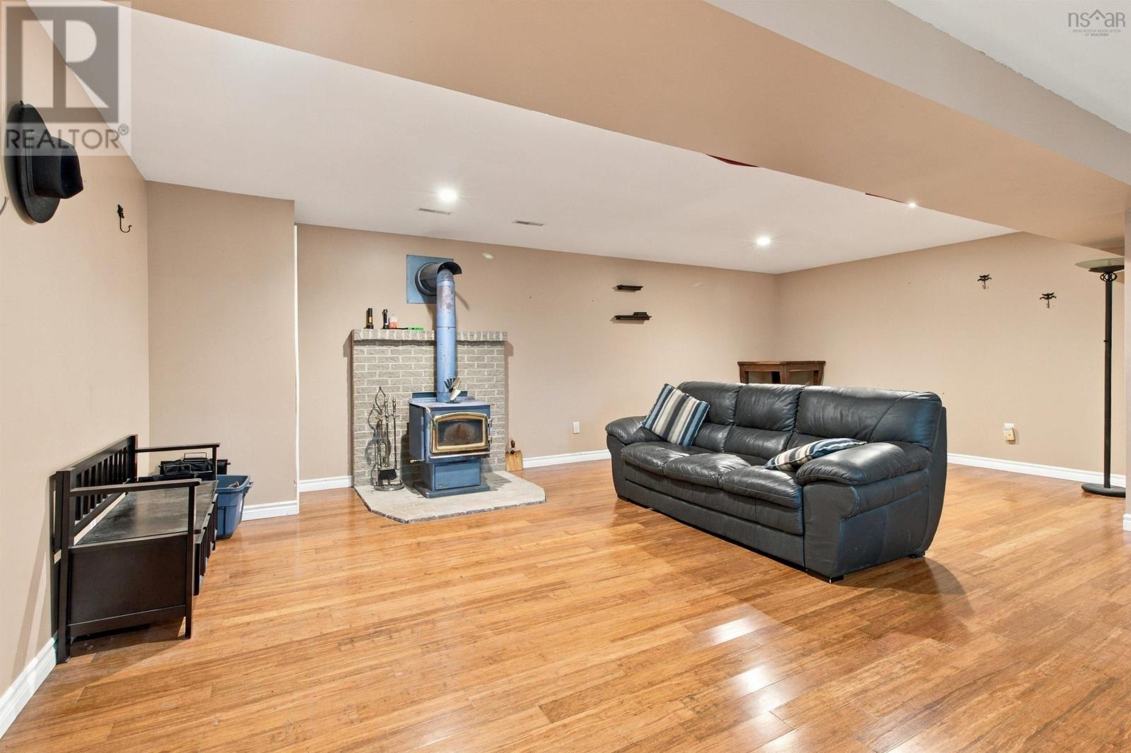 Property 30 of 43 of 226 Windsor Drive