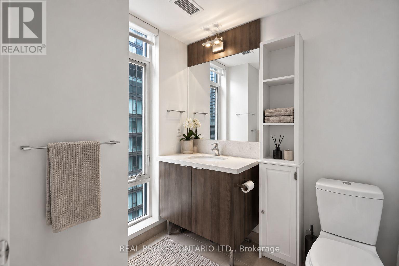 21 Widmer Street — photo 13