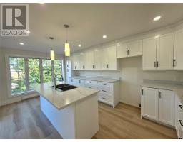 41 MacPherson Avenue thumbnail 2