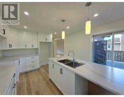 41 MacPherson Avenue thumbnail 9