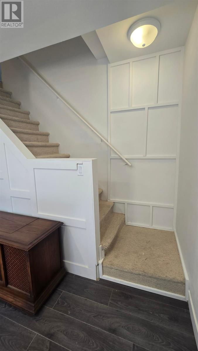 404 John St — photo 12
