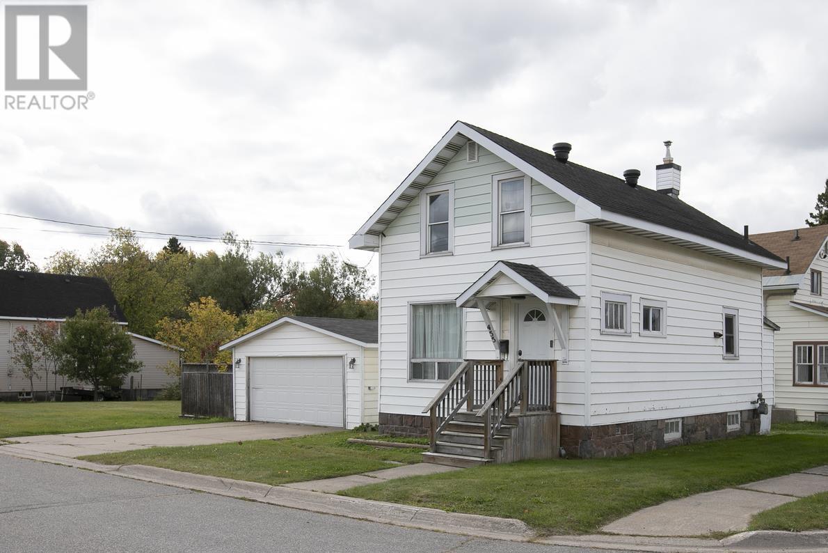 455 Charles St — photo 10