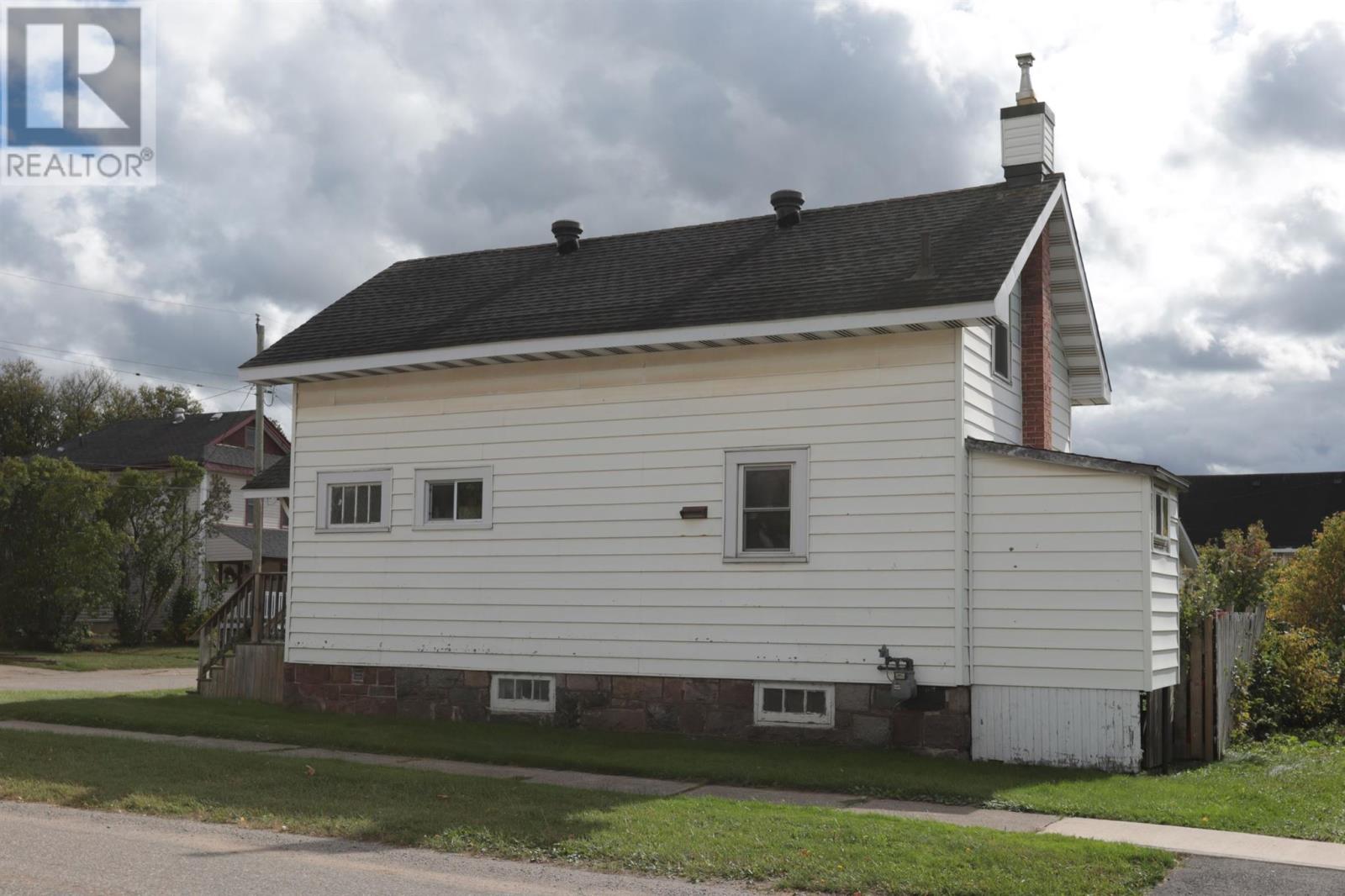 455 Charles St — photo 12