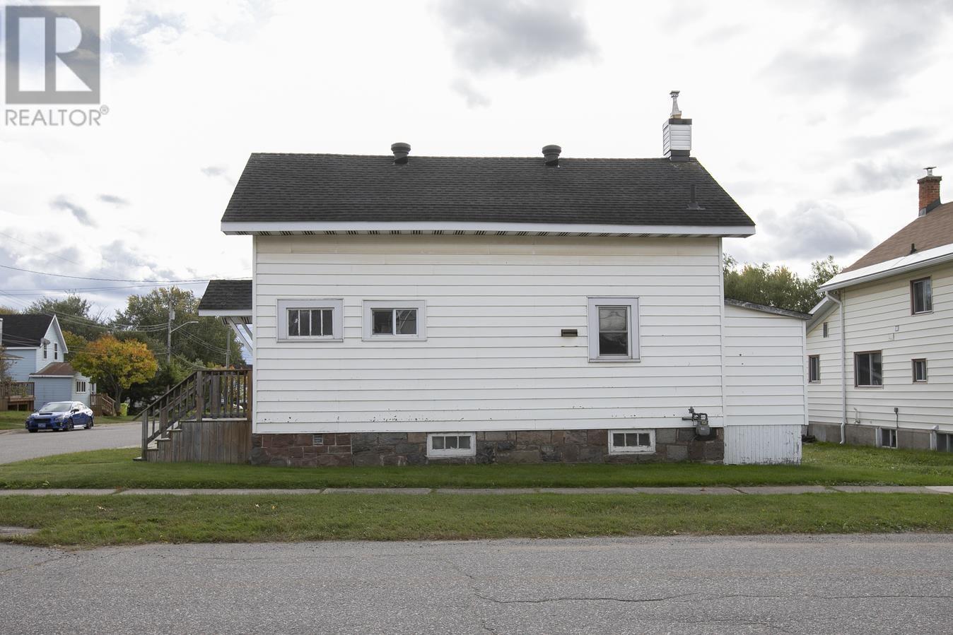 455 Charles St — photo 13