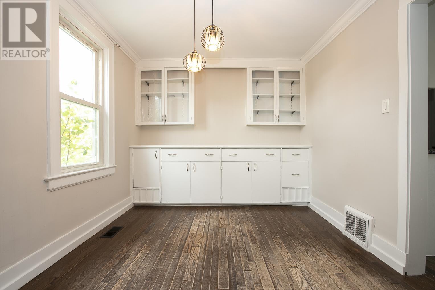 455 Charles St — photo 27
