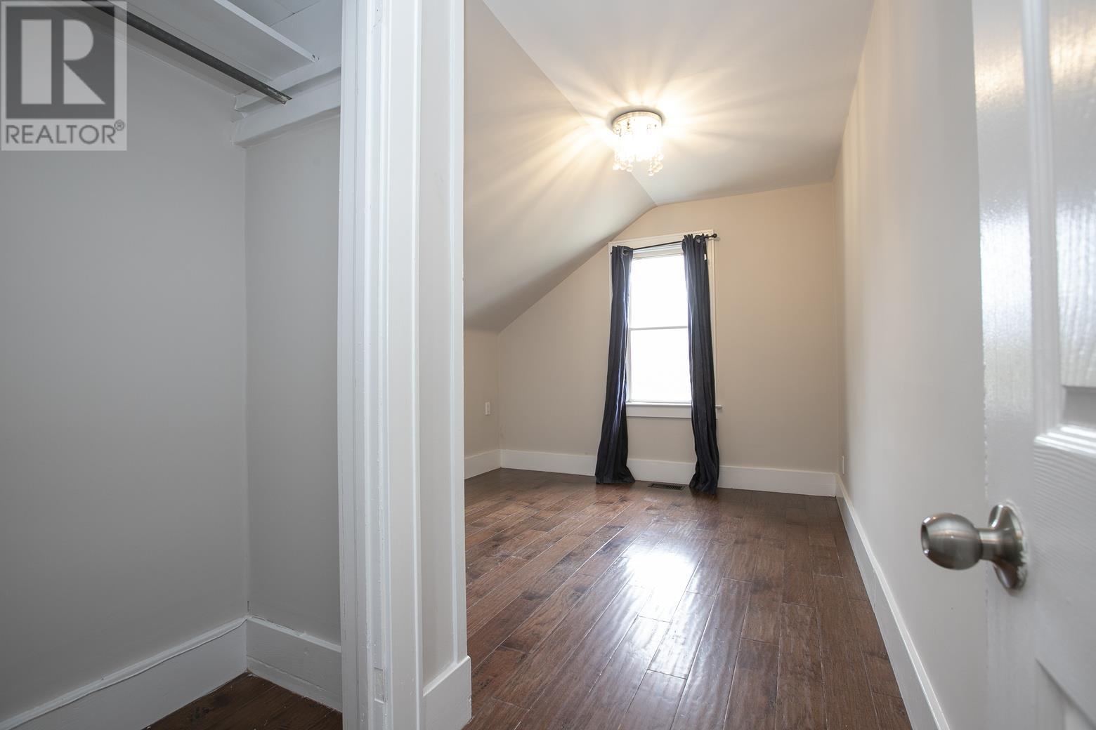 455 Charles St — photo 39