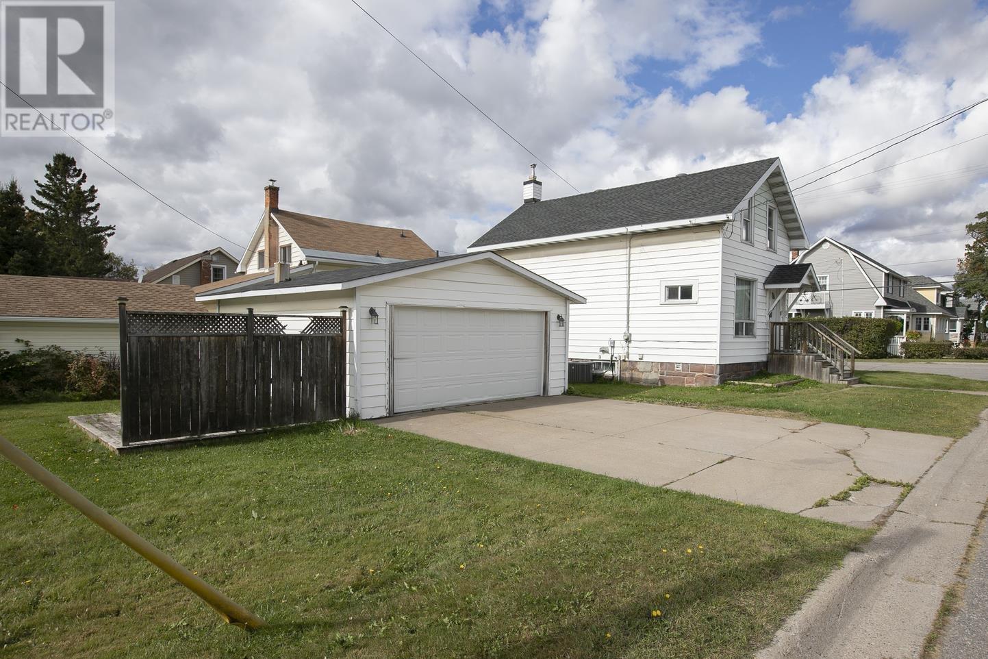 455 Charles St — photo 7
