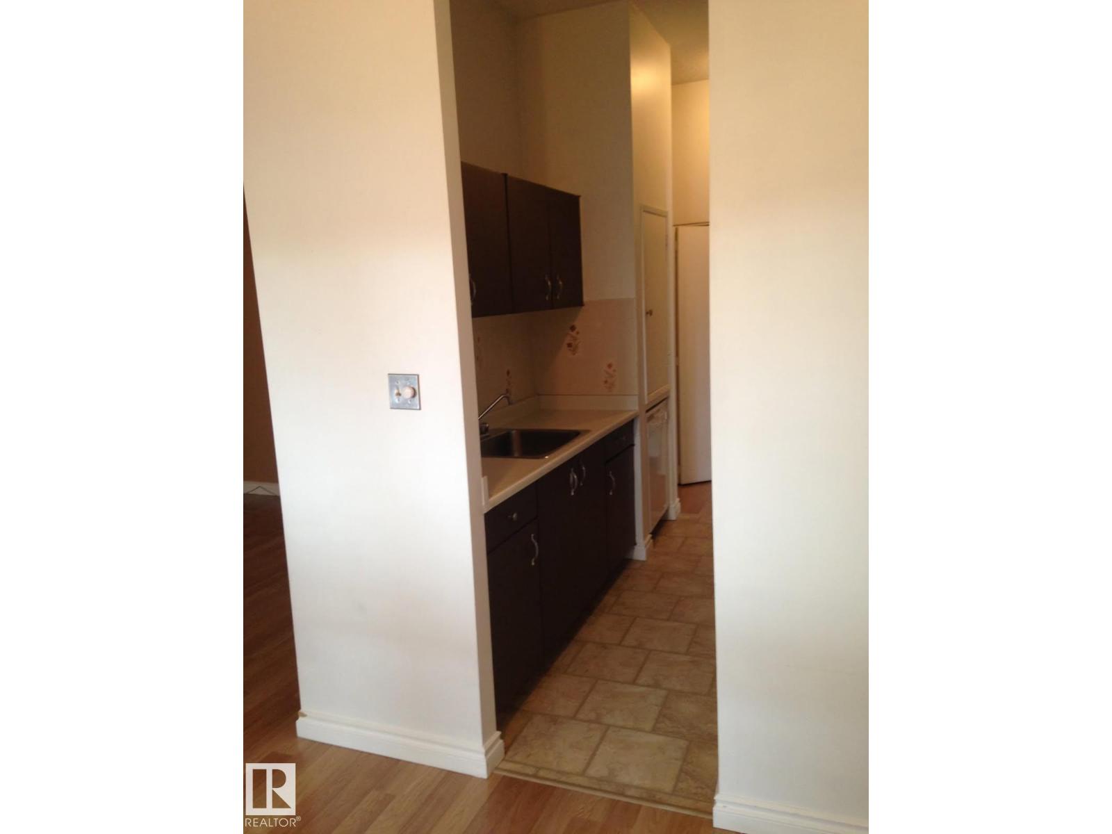 #102 10140 120 ST NW - 3