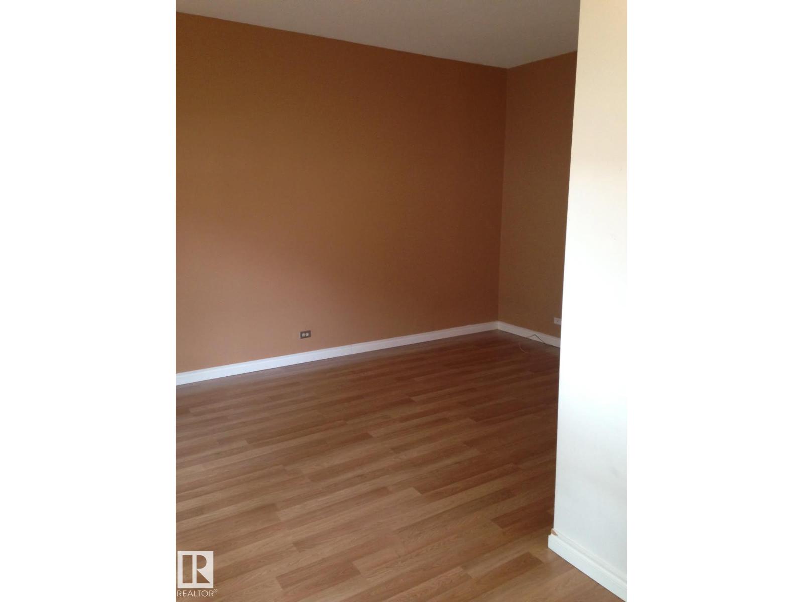 #102 10140 120 ST NW - 4
