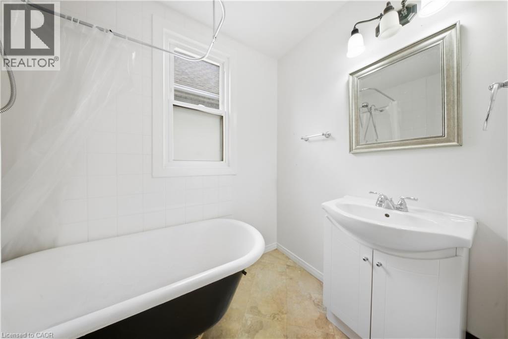 1082 Cannon Street East — photo 16