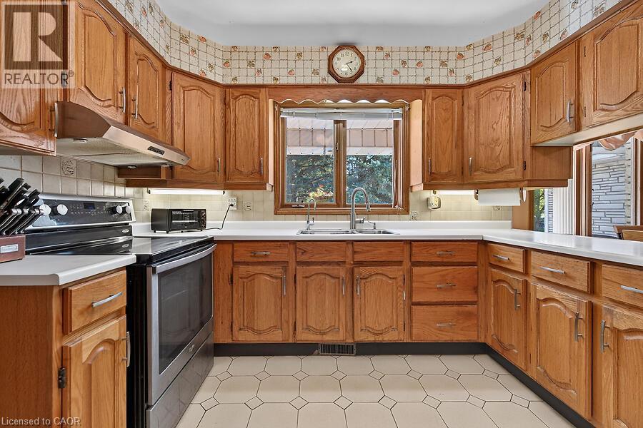 2 Karendale Crescent — photo 13