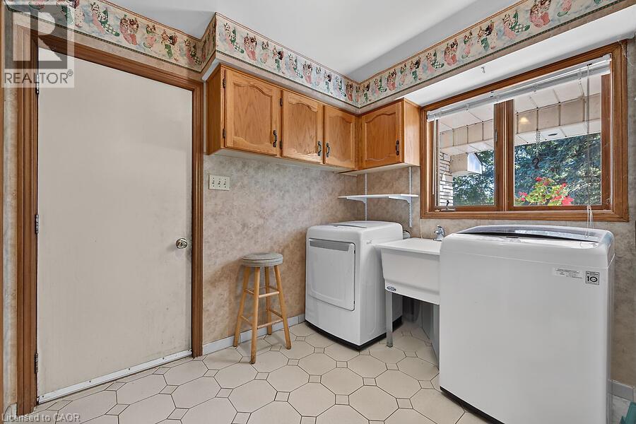 2 Karendale Crescent — photo 15