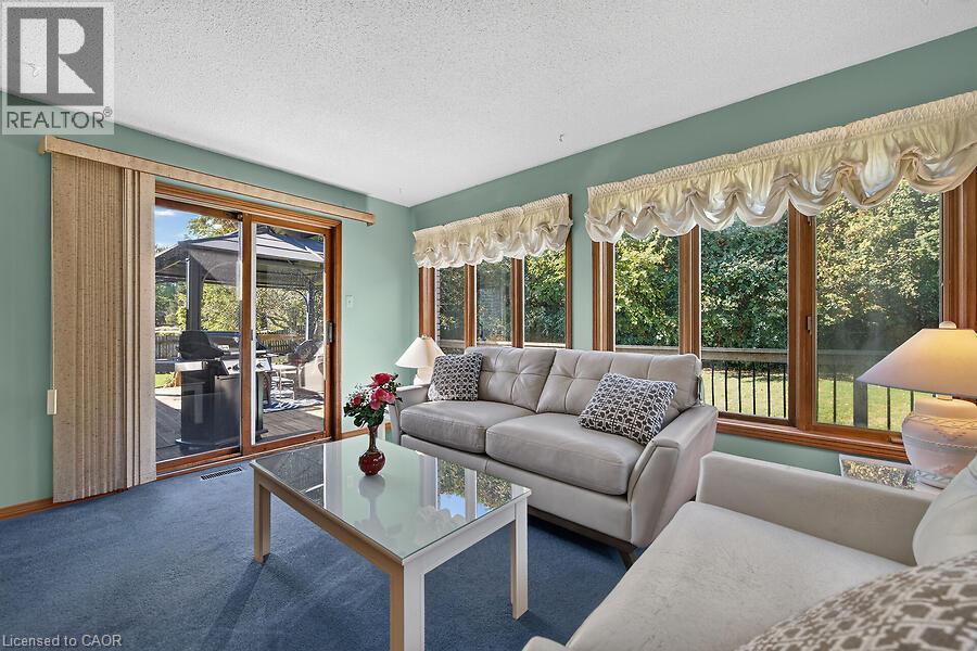 2 KARENDALE Crescent - 21