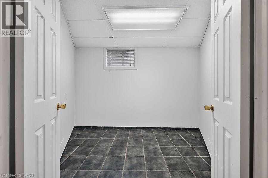 2 Karendale Crescent — photo 37