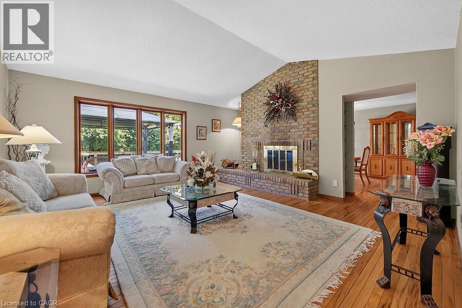 2 Karendale Crescent — photo 16