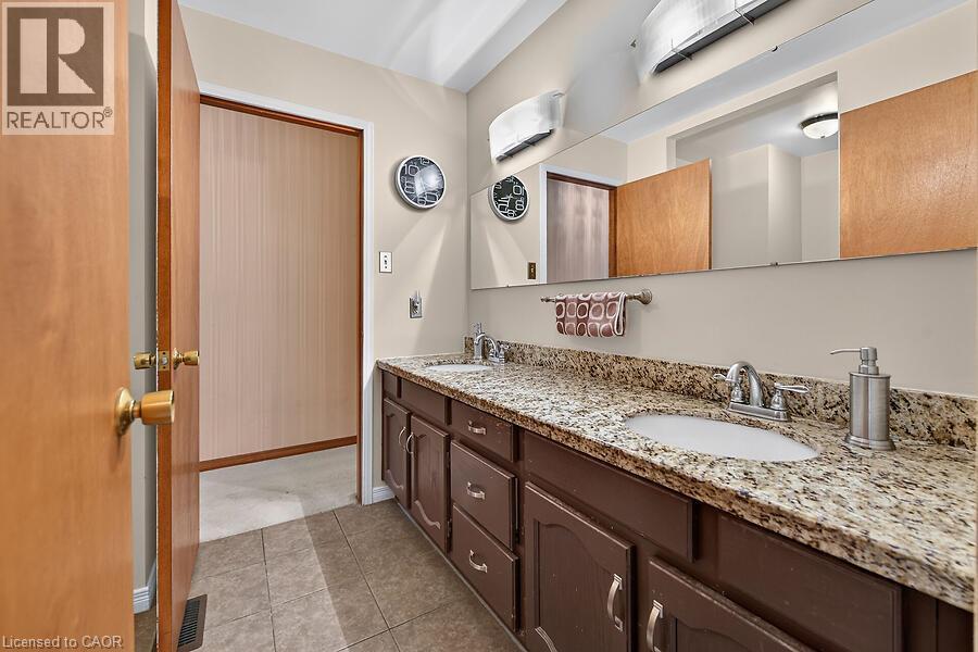 2 Karendale Crescent — photo 25