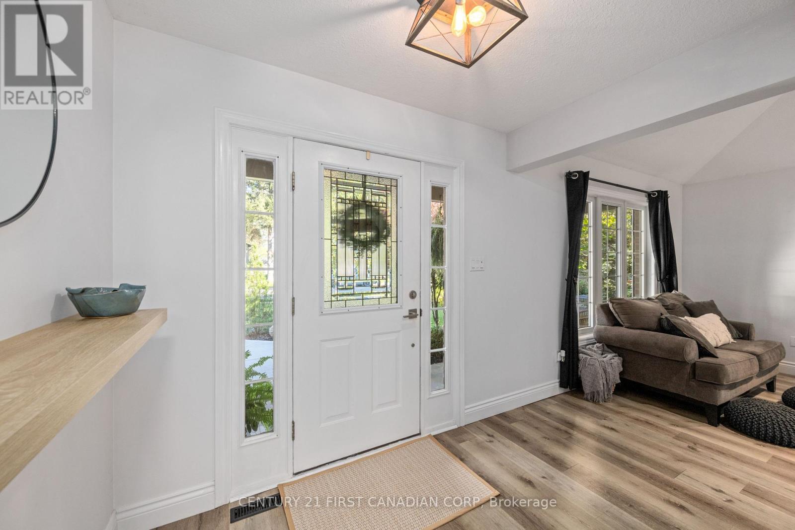 101 Duchess Avenue — photo 16