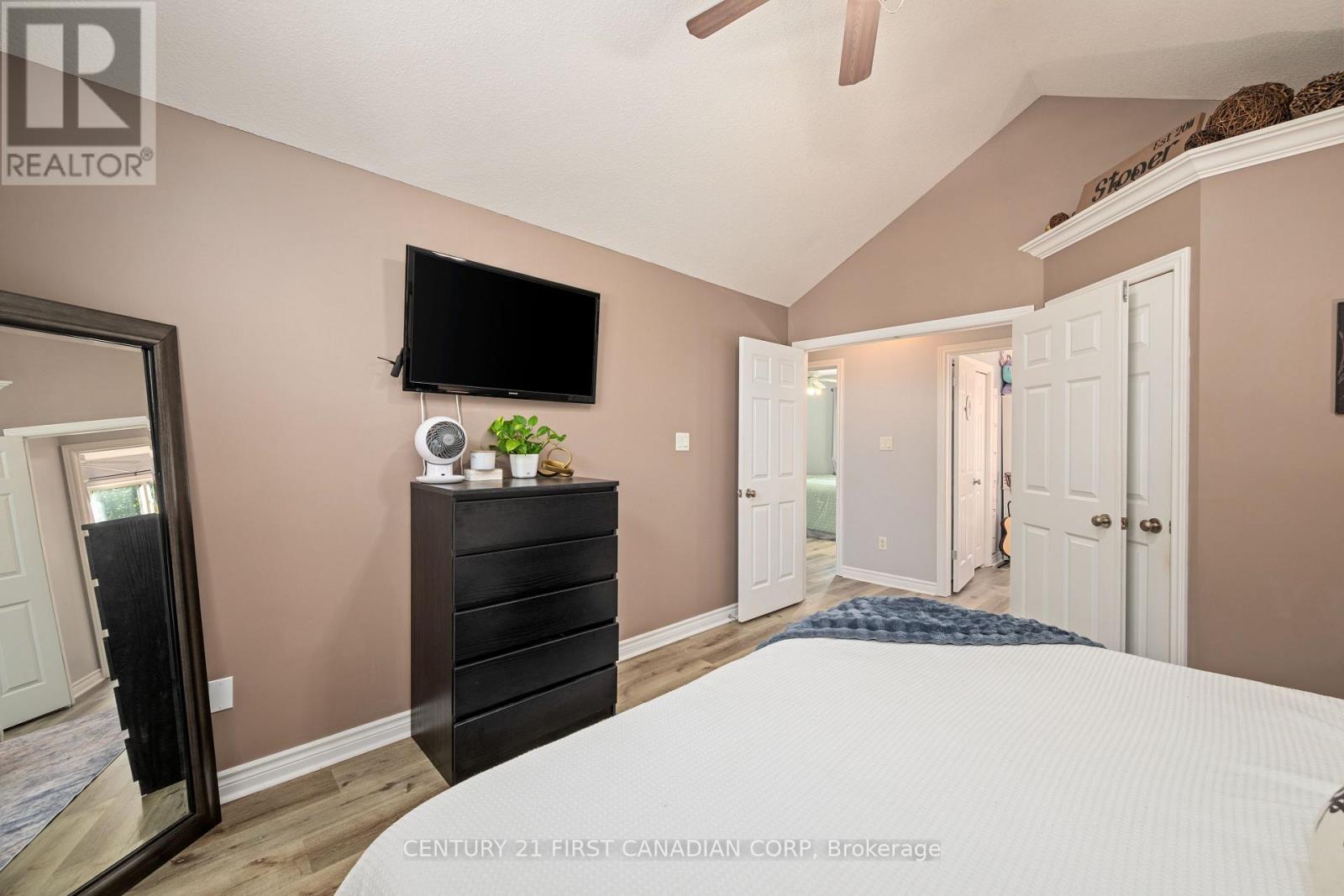 101 Duchess Avenue — photo 24