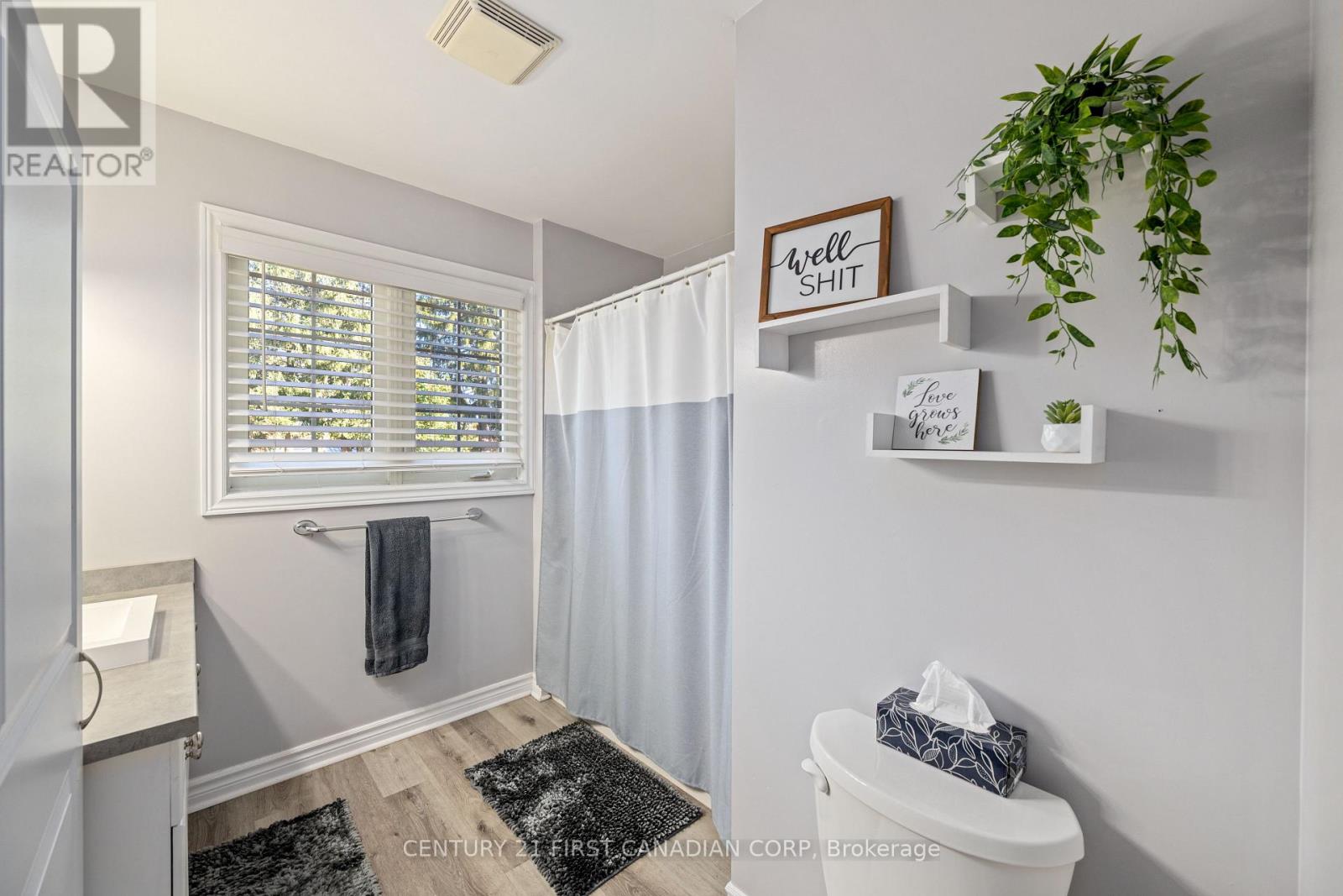 101 DUCHESS AVENUE - 25