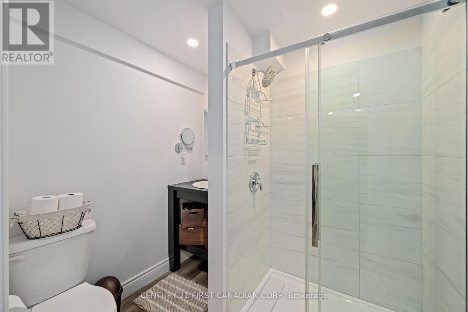 101 Duchess Avenue — photo 29
